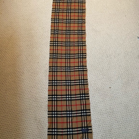 Burberry Classic Scarf - Picture 4 of 6